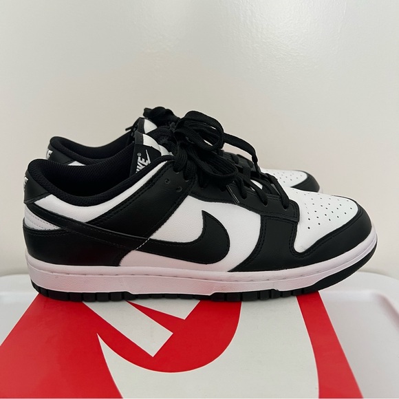 In box Nike women’s dunk low black and white - Picture 5 of 12